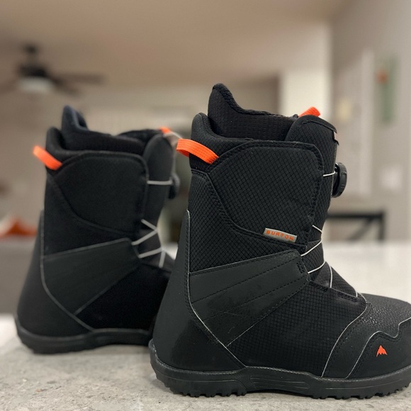 Burton  Snowboard Boots with BOA System youth size 6 - Picture 3 of 5
